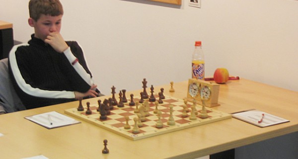 Magnus Carlsen bleibt Weltmeister
