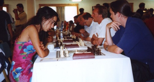 Durchgereicht! Schachfreunde Neukölln verpassen gegen die griechischen Gastgeber von AO Kydon Chania eine gute Platzierung